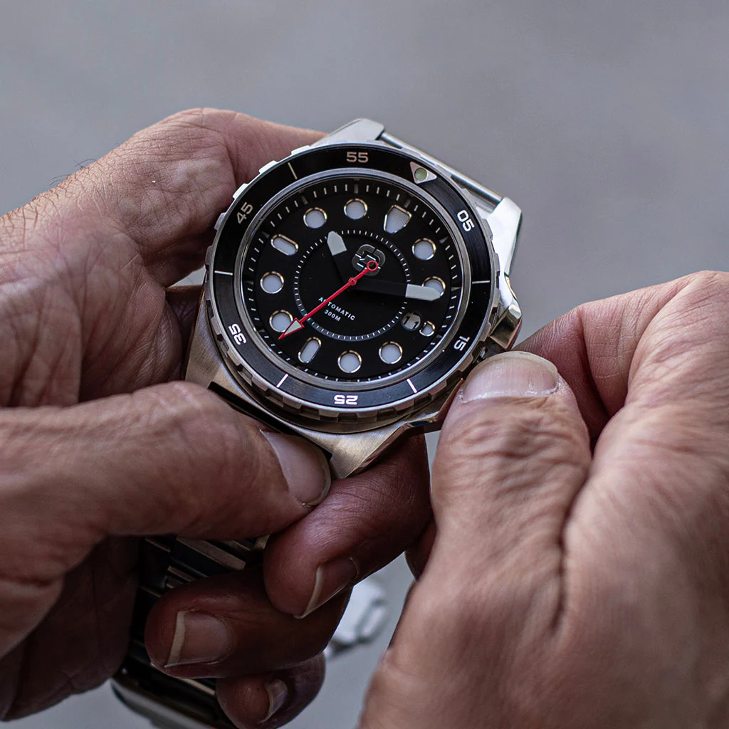 DV-02 - Automatic Dive Watch with Metal Bracelet - Image 9