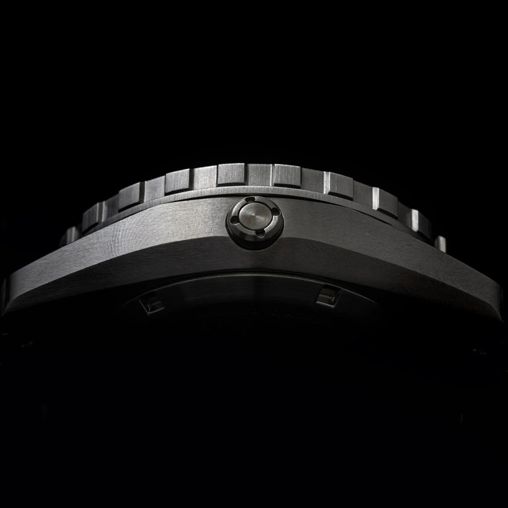 DV-02 - Automatic Dive Watch with Silicone Sport Strap - Image 3